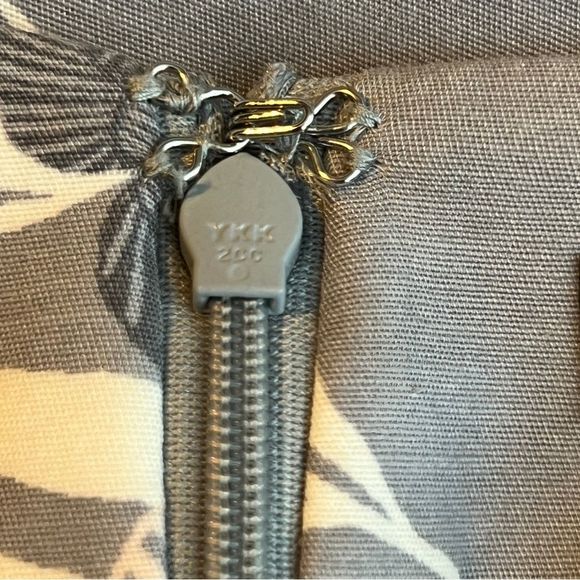 Ann Taylor Factory Gray Floral Skirt Size 2 Lined with a 5-1/2” Back Spl… - Picture 8 of 10